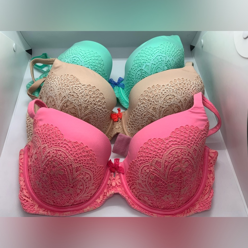 3-VICTORIA’S SECRET BRAS Lace Trimmed Bra Set - Pink, Mint, and Beige
